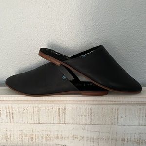 Brand New still in the box genuine black leather Toms Jutti Mule’s